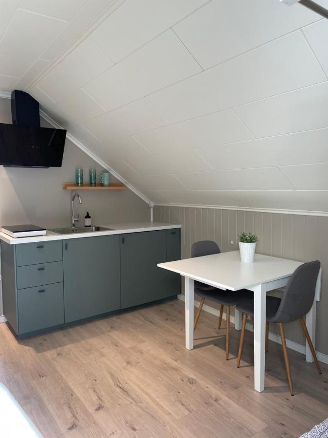 Modern, Small Appartment Ларвик Екстериор снимка