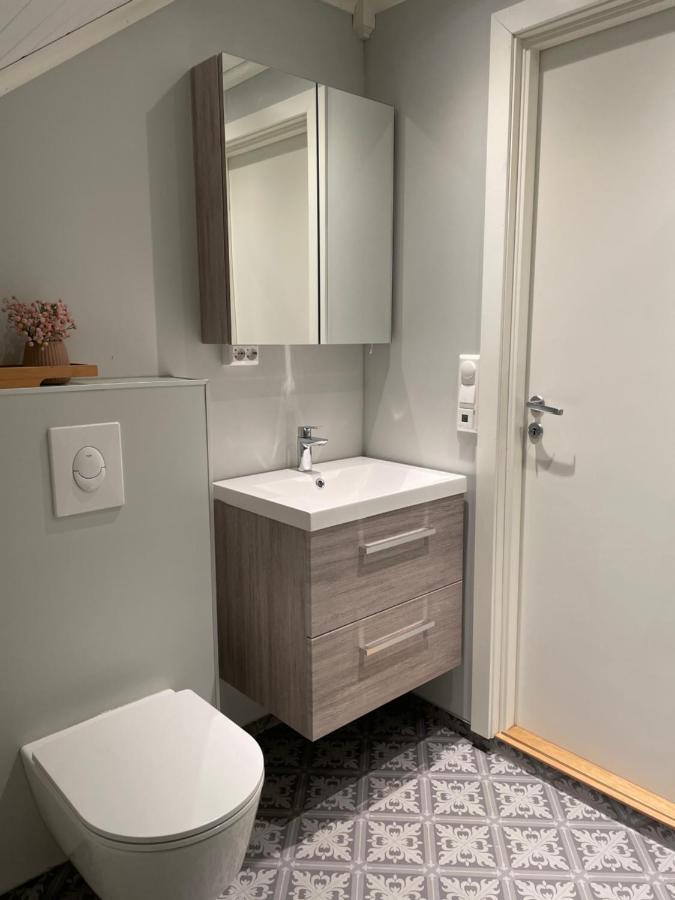 Modern, Small Appartment Ларвик Екстериор снимка