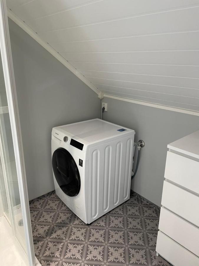 Modern, Small Appartment Ларвик Екстериор снимка